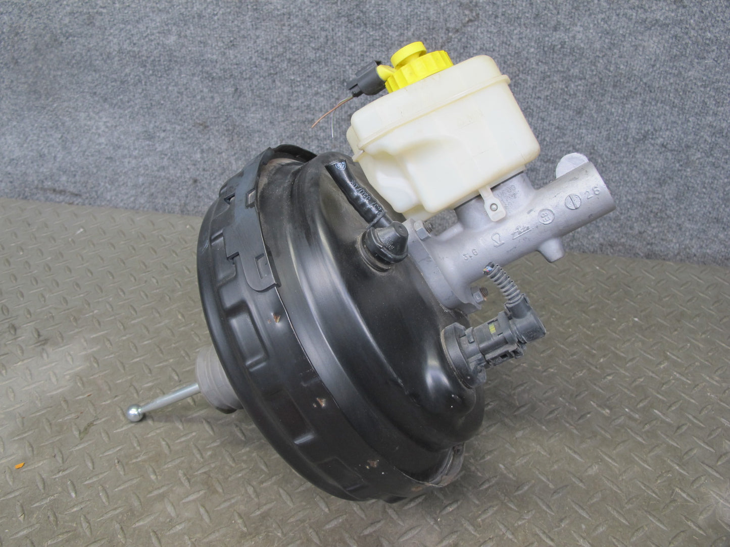 2008-2010 Porsche Cayenne 957 Power Brake Booster W/ Master Cylinder