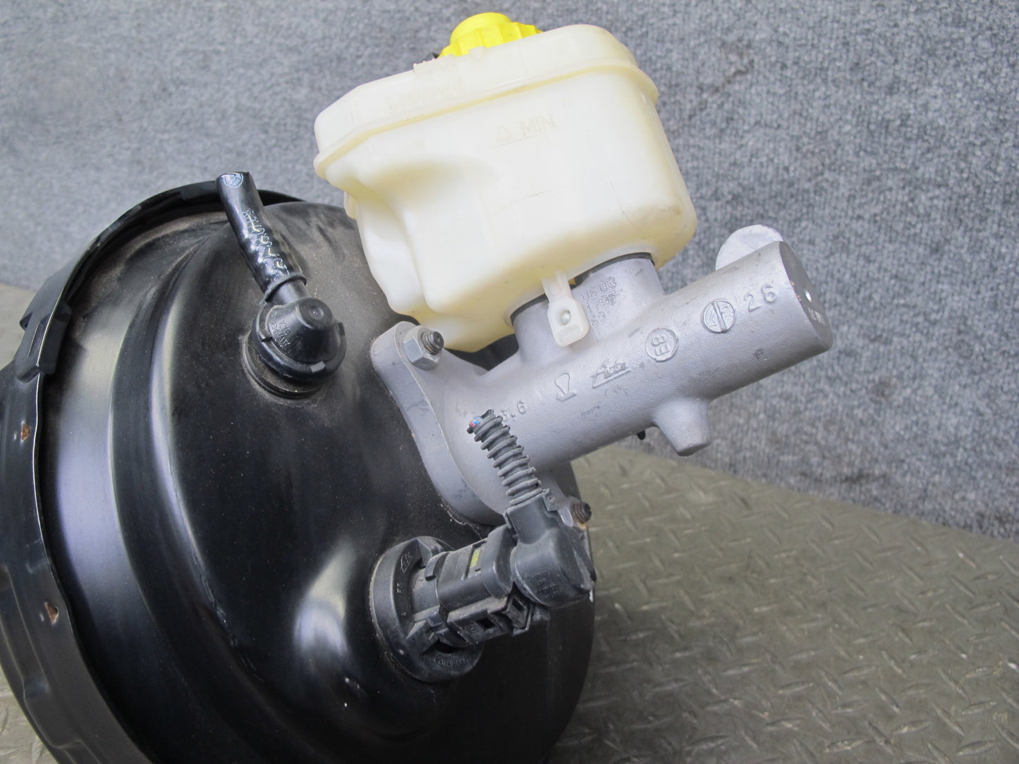 2008-2010 Porsche Cayenne 957 Power Brake Booster W/ Master Cylinder