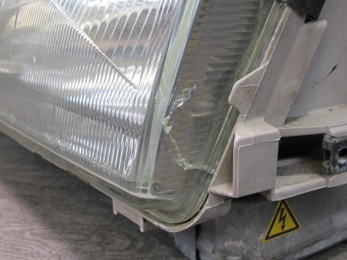 97-99 Mercedes W140 Sedan Front Left Xenon HID Headlight Lamp 1408209361 OEM