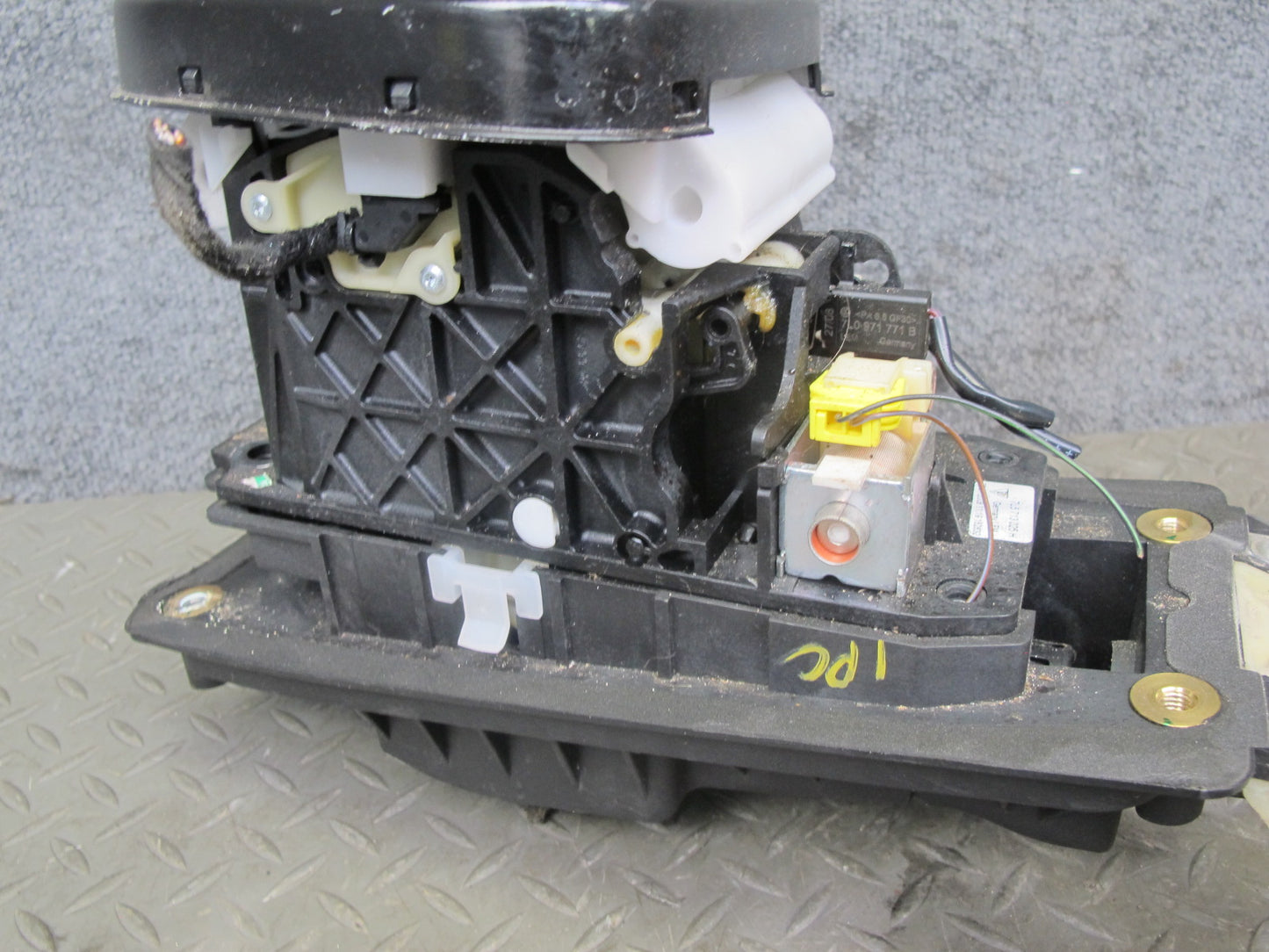 2008-2010 Porsche Cayenne 957 Automatic Transmission Floor Shifter Gear Selector