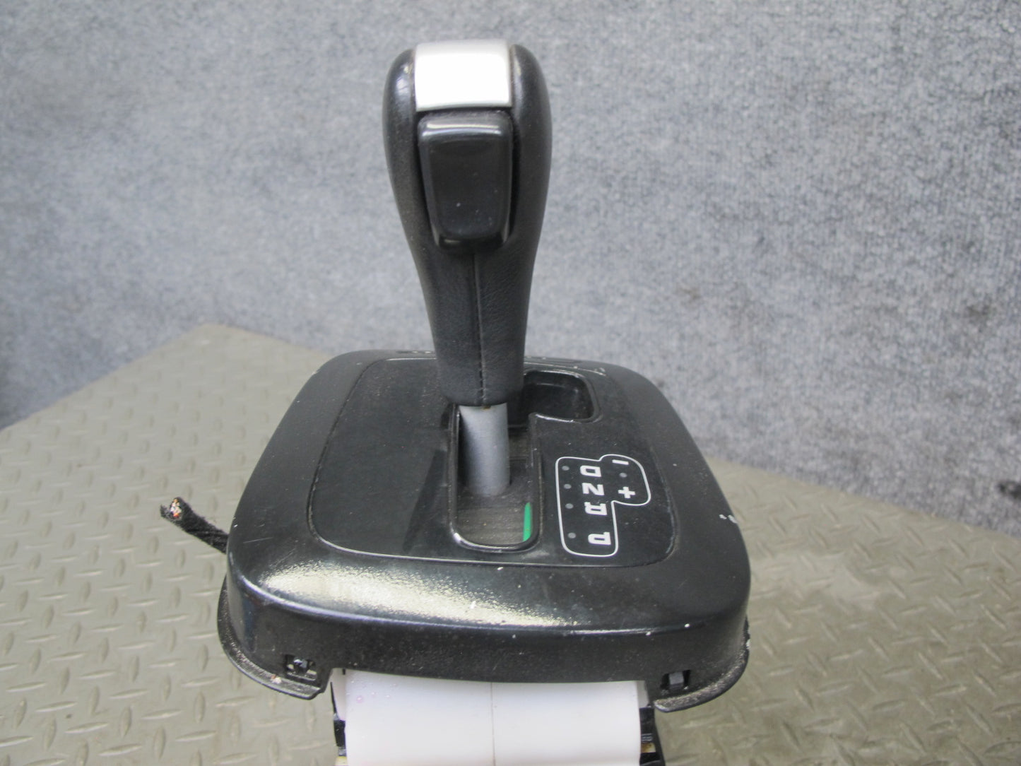 2008-2010 Porsche Cayenne 957 Automatic Transmission Floor Shifter Gear Selector