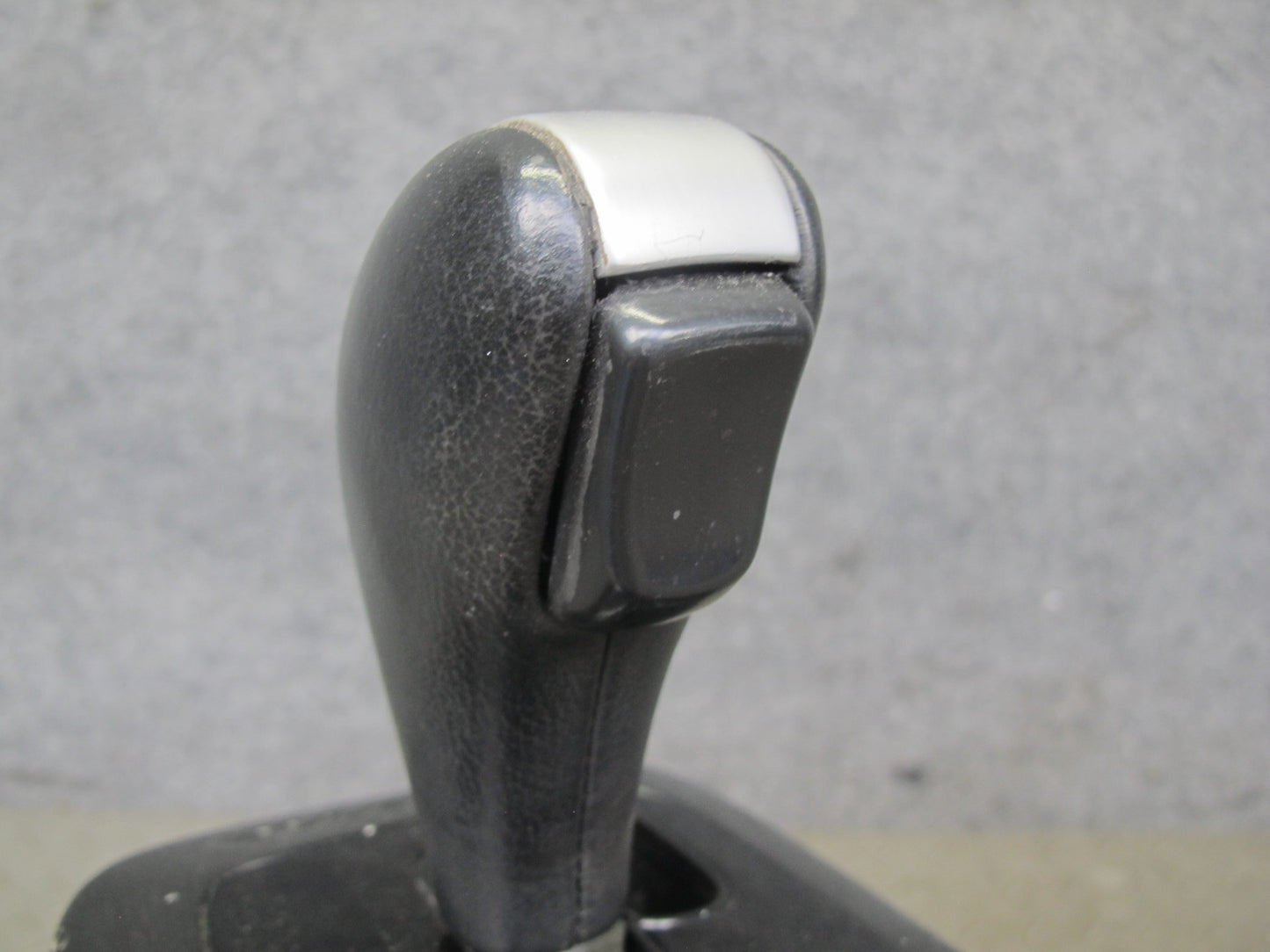 2008-2010 Porsche Cayenne 957 Automatic Transmission Floor Shifter Gear Selector