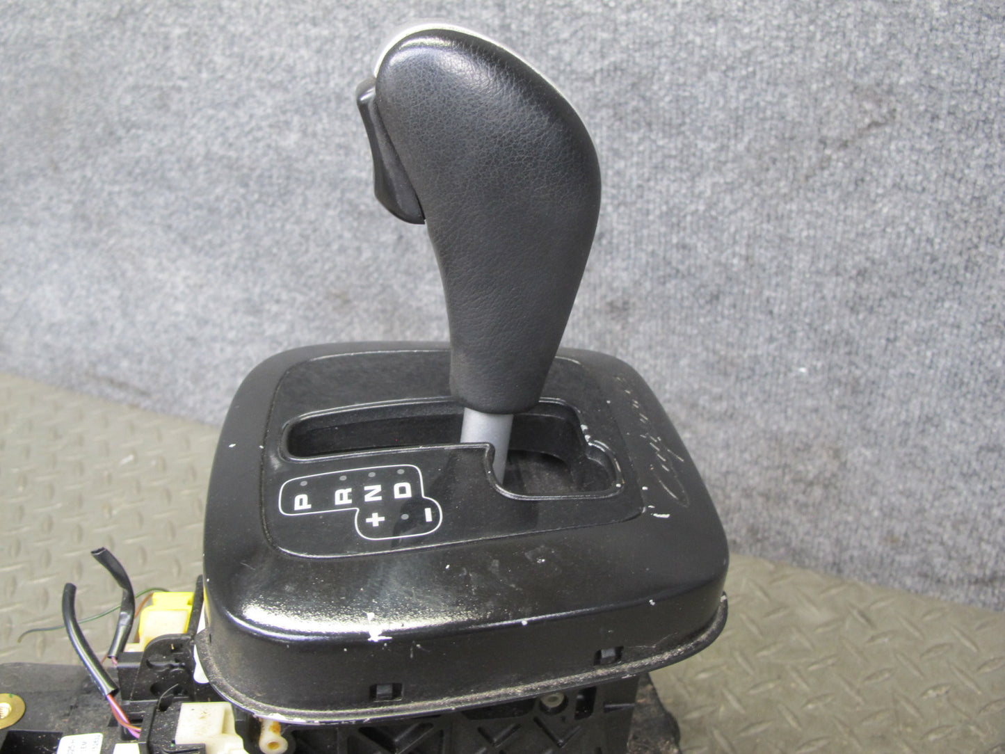 2008-2010 Porsche Cayenne 957 Automatic Transmission Floor Shifter Gear Selector