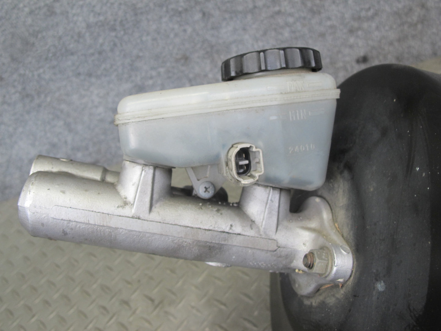95-96 Lexus UZZ30L SC400 Brake Master Cylinder Booster Reservoir OEM