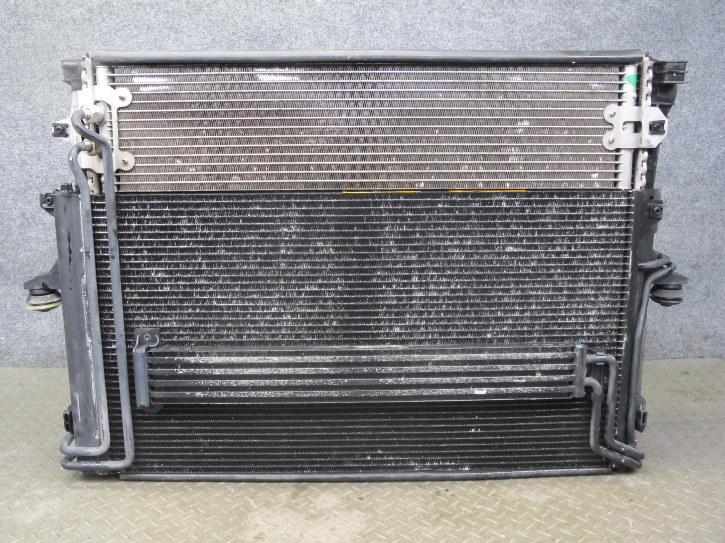 08-10 Porsche Cayenne 957 GTS Engine Cooling Radiator A/C Condenser Fan Shroud