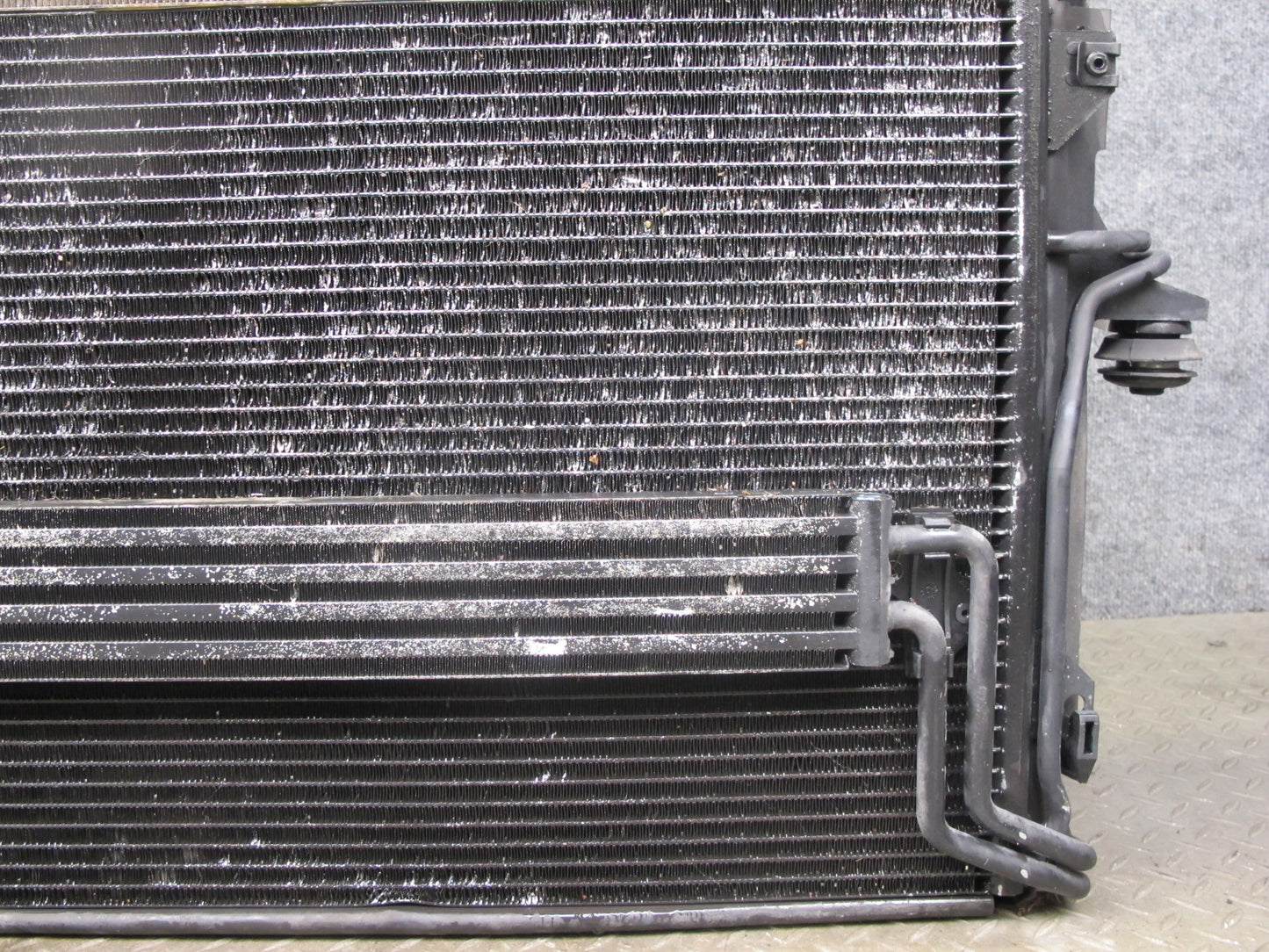 08-10 Porsche Cayenne 957 GTS Engine Cooling Radiator A/C Condenser Fan Shroud