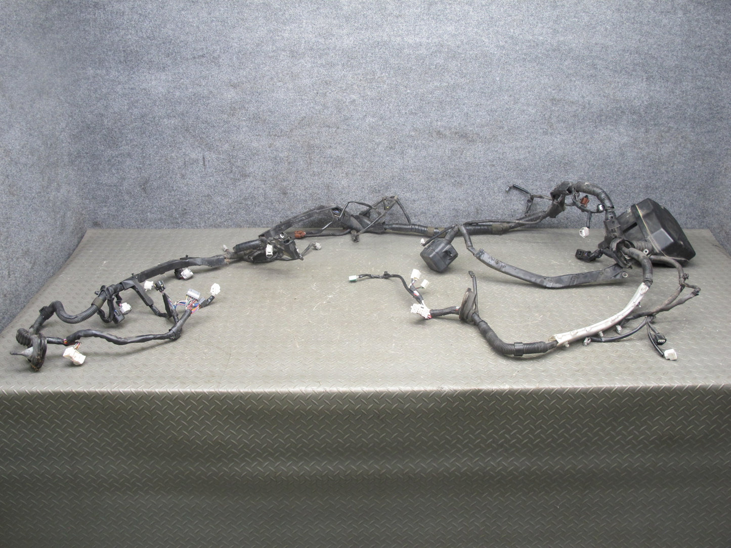 1996 Lexus UZZ30L SC400 A/T Engine Bay Wire Wiring Harness w Fuse Box OEM
