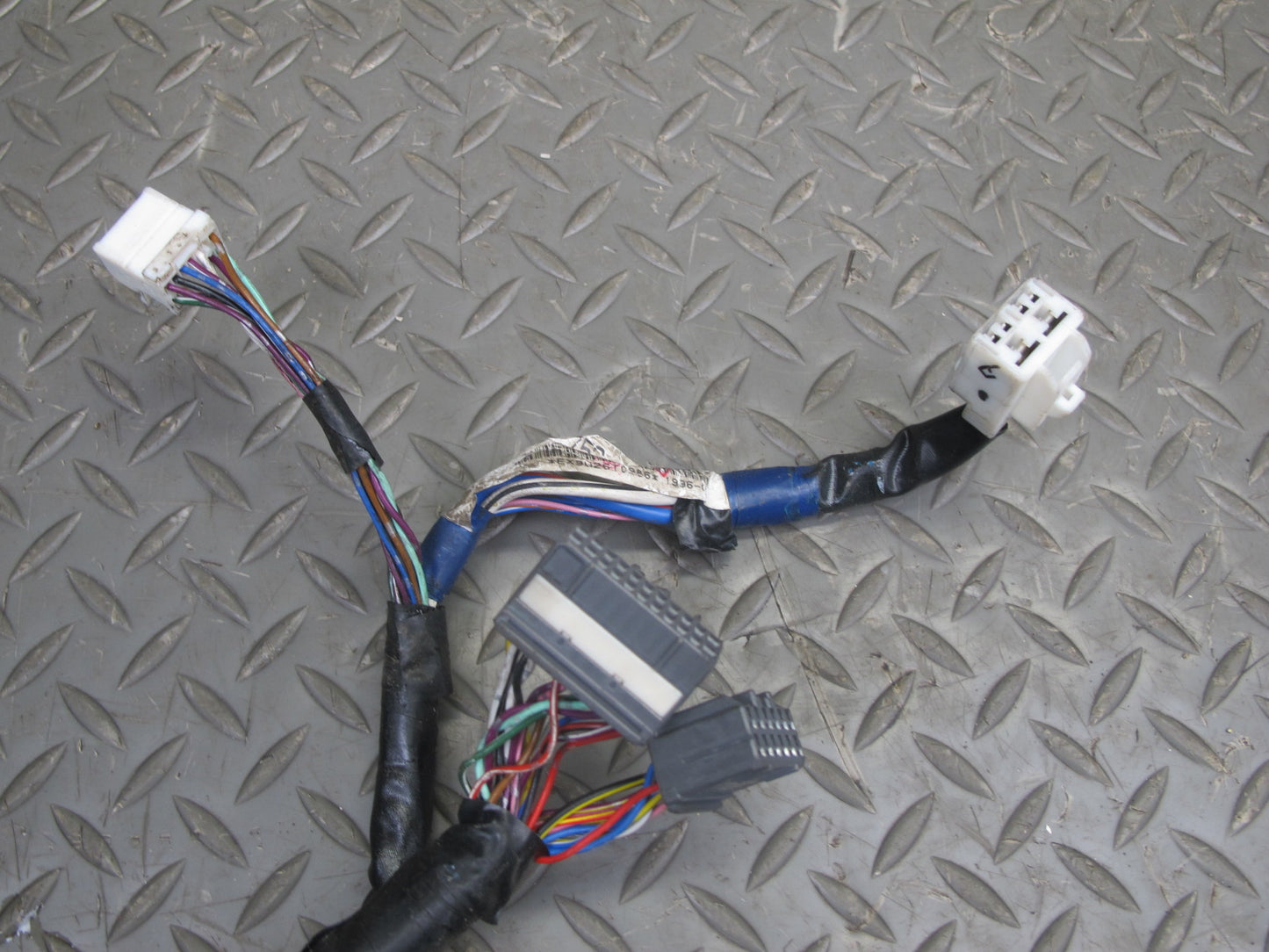 1996 Lexus UZZ30L SC400 A/T Engine Bay Wire Wiring Harness w Fuse Box OEM