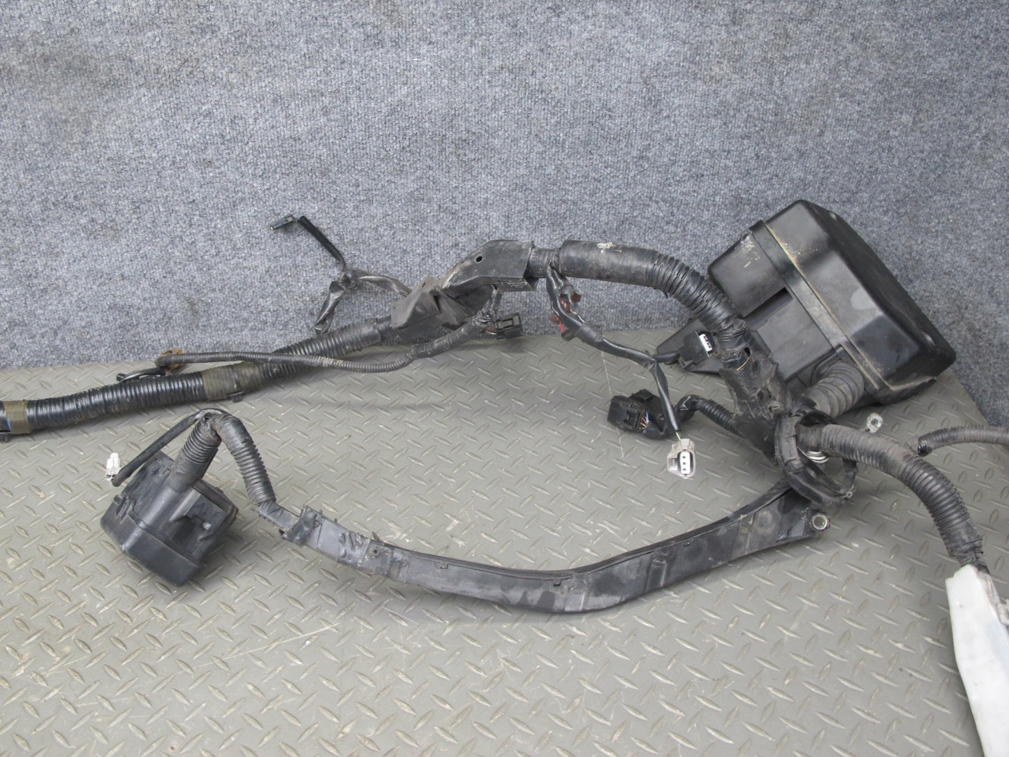 1996 Lexus UZZ30L SC400 A/T Engine Bay Wire Wiring Harness w Fuse Box OEM