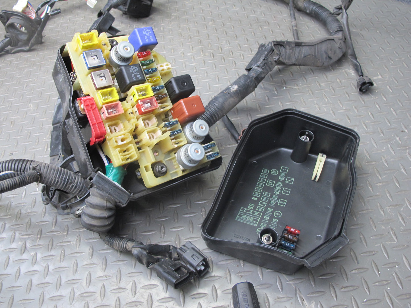 1996 Lexus UZZ30L SC400 A/T Engine Bay Wire Wiring Harness w Fuse Box OEM