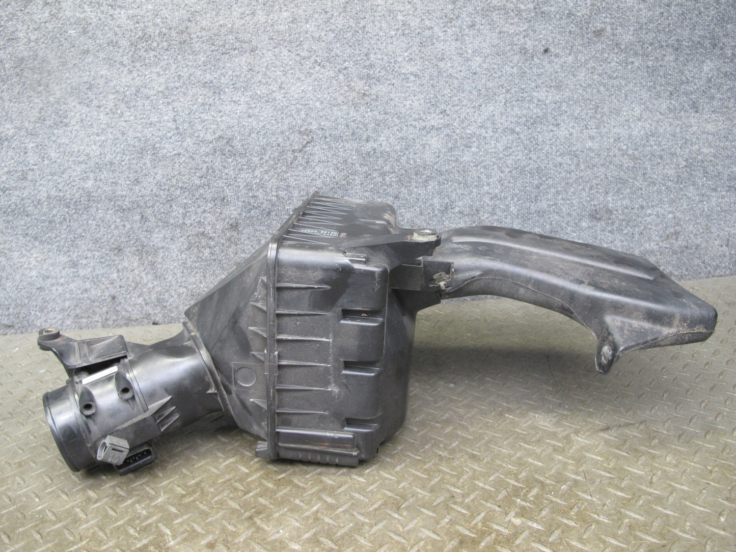 96-97 Lexus UZZ30L SC400 Air Intake Cleaner Filter Box w MAF Sensor OEM