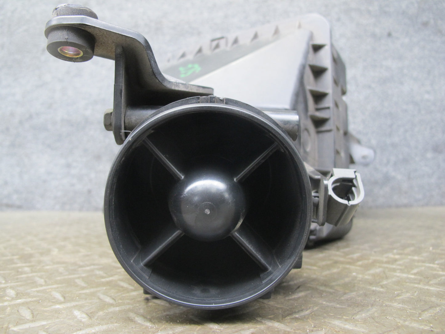 96-97 Lexus UZZ30L SC400 Air Intake Cleaner Filter Box w MAF Sensor OEM