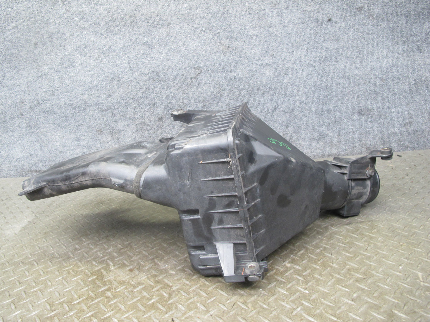 96-97 Lexus UZZ30L SC400 Air Intake Cleaner Filter Box w MAF Sensor OEM