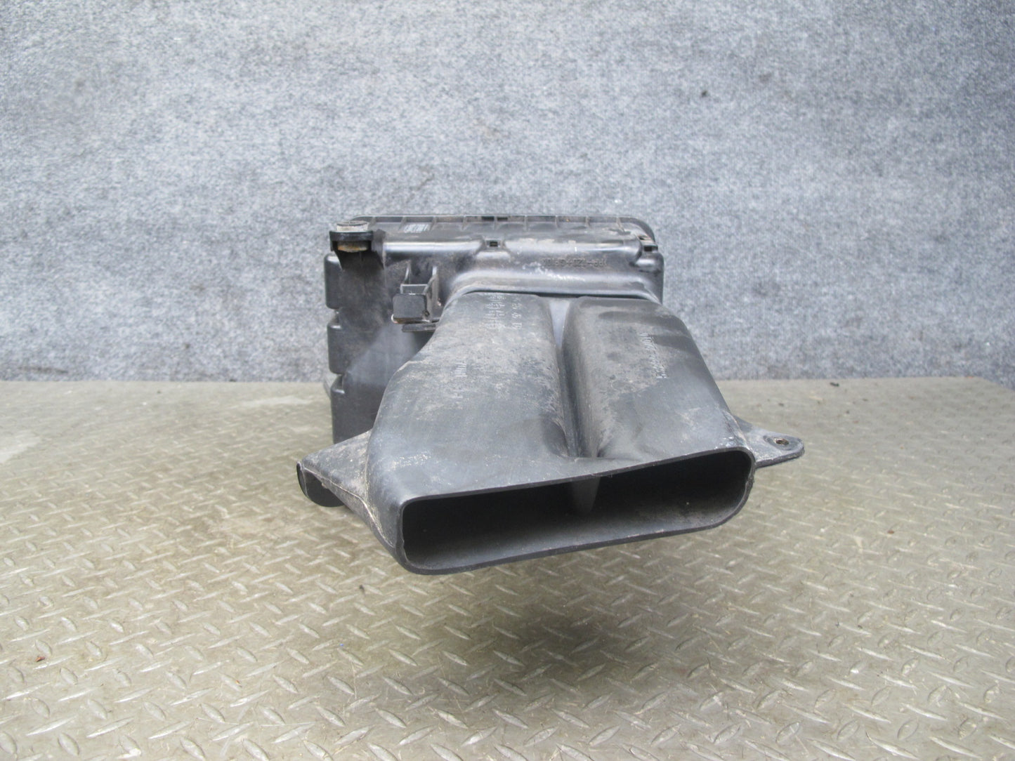 96-97 Lexus UZZ30L SC400 Air Intake Cleaner Filter Box w MAF Sensor OEM