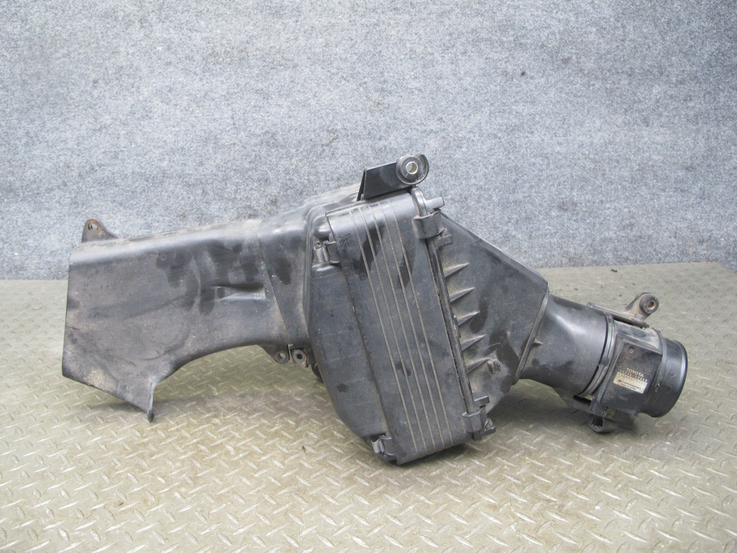 96-97 Lexus UZZ30L SC400 Air Intake Cleaner Filter Box w MAF Sensor OEM