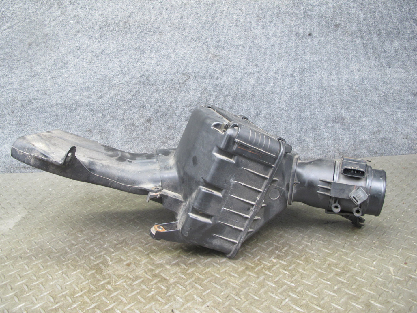 96-97 Lexus UZZ30L SC400 Air Intake Cleaner Filter Box w MAF Sensor OEM