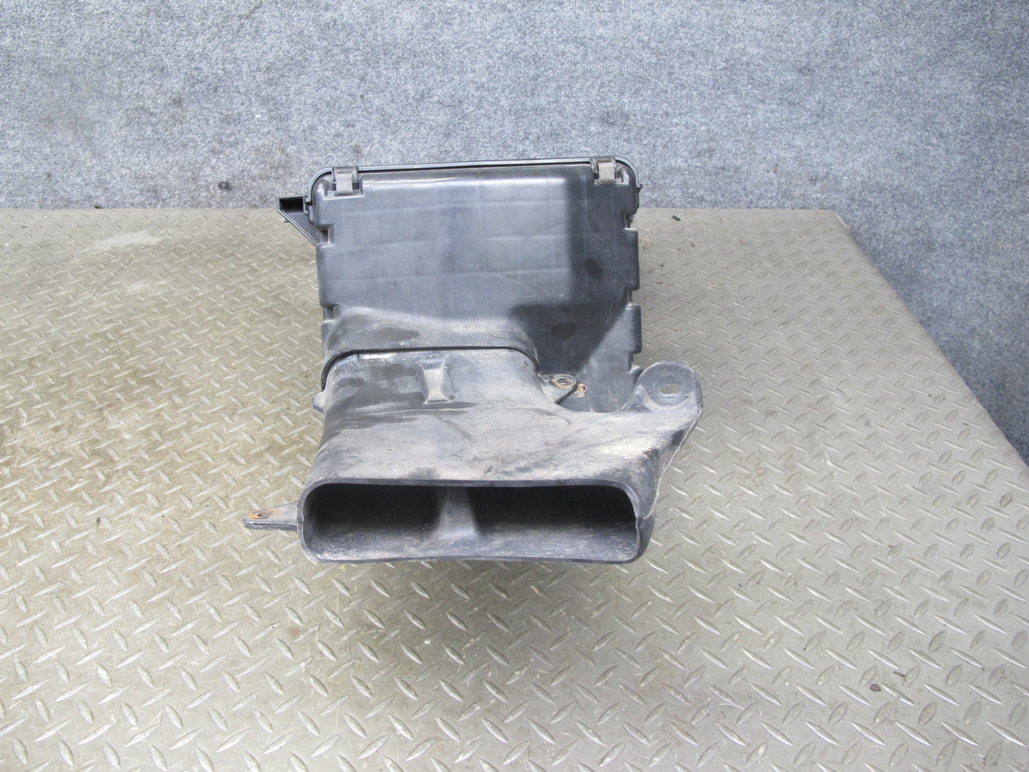 96-97 Lexus UZZ30L SC400 Air Intake Cleaner Filter Box w MAF Sensor OEM