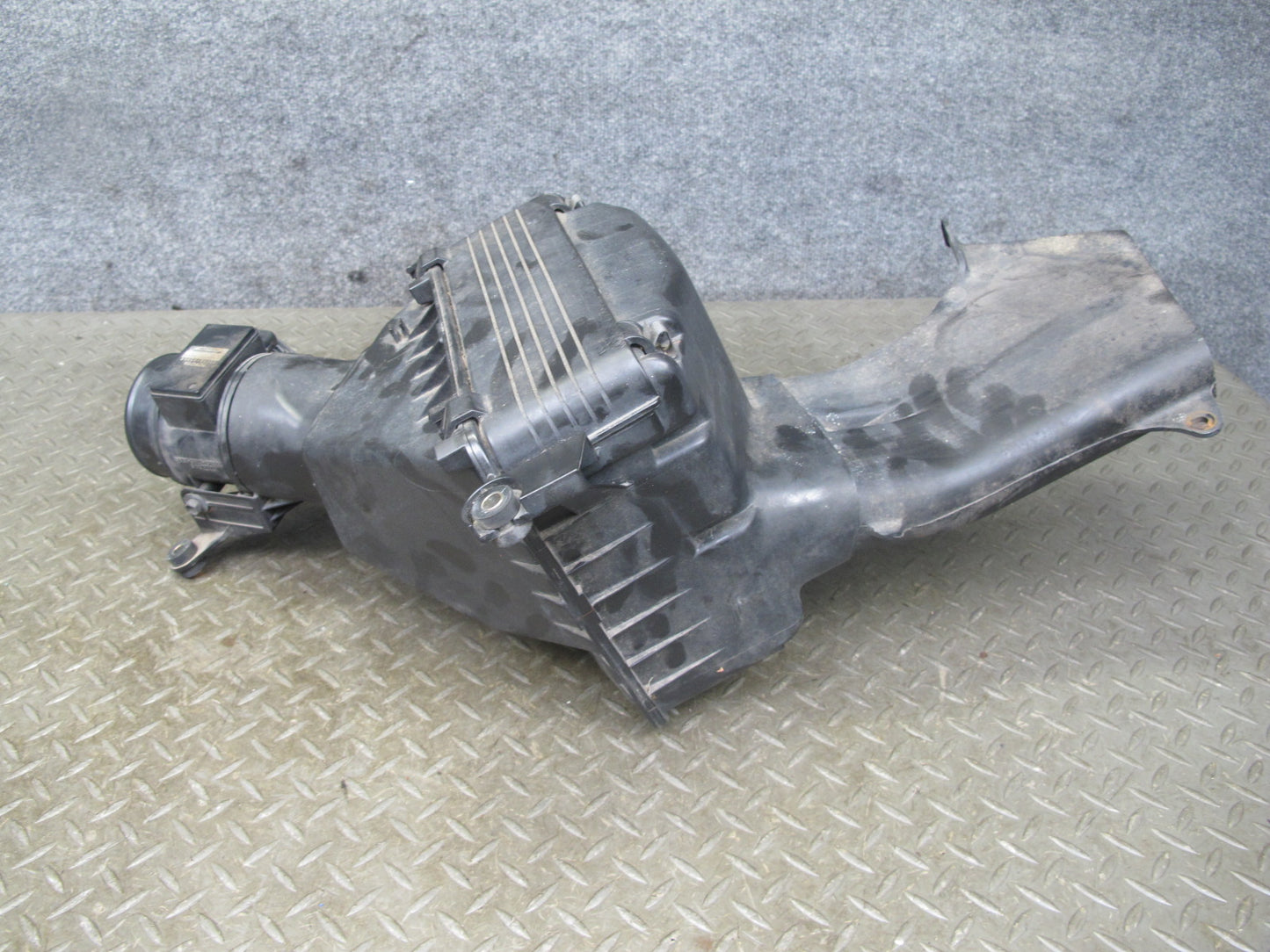 96-97 Lexus UZZ30L SC400 Air Intake Cleaner Filter Box w MAF Sensor OEM