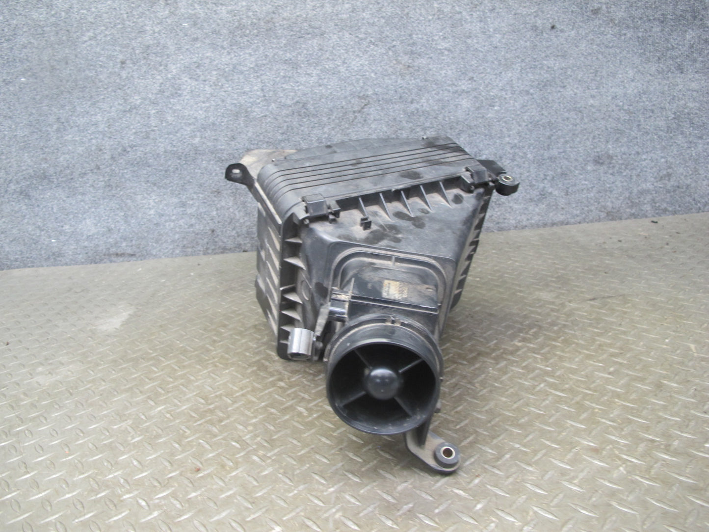 96-97 Lexus UZZ30L SC400 Air Intake Cleaner Filter Box w MAF Sensor OEM