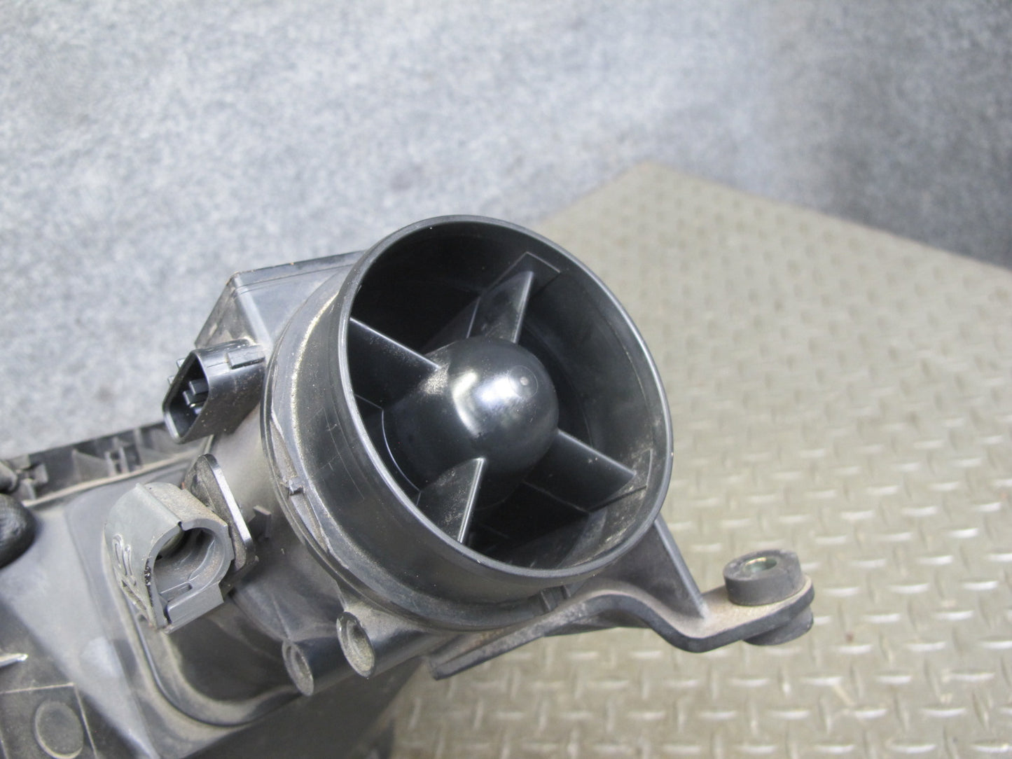 96-97 Lexus UZZ30L SC400 Air Intake Cleaner Filter Box w MAF Sensor OEM