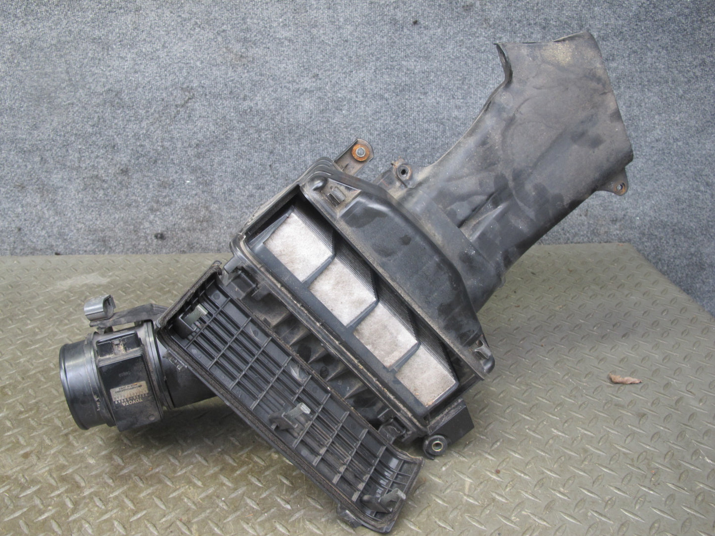 96-97 Lexus UZZ30L SC400 Air Intake Cleaner Filter Box w MAF Sensor OEM