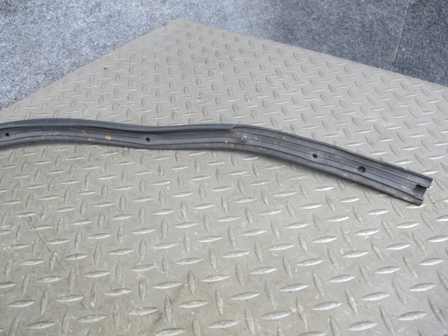 92-96 Lexus UZZ30L SC300 SC400 Front Hood Weatherstrip Rubber Seal Gasket OEM