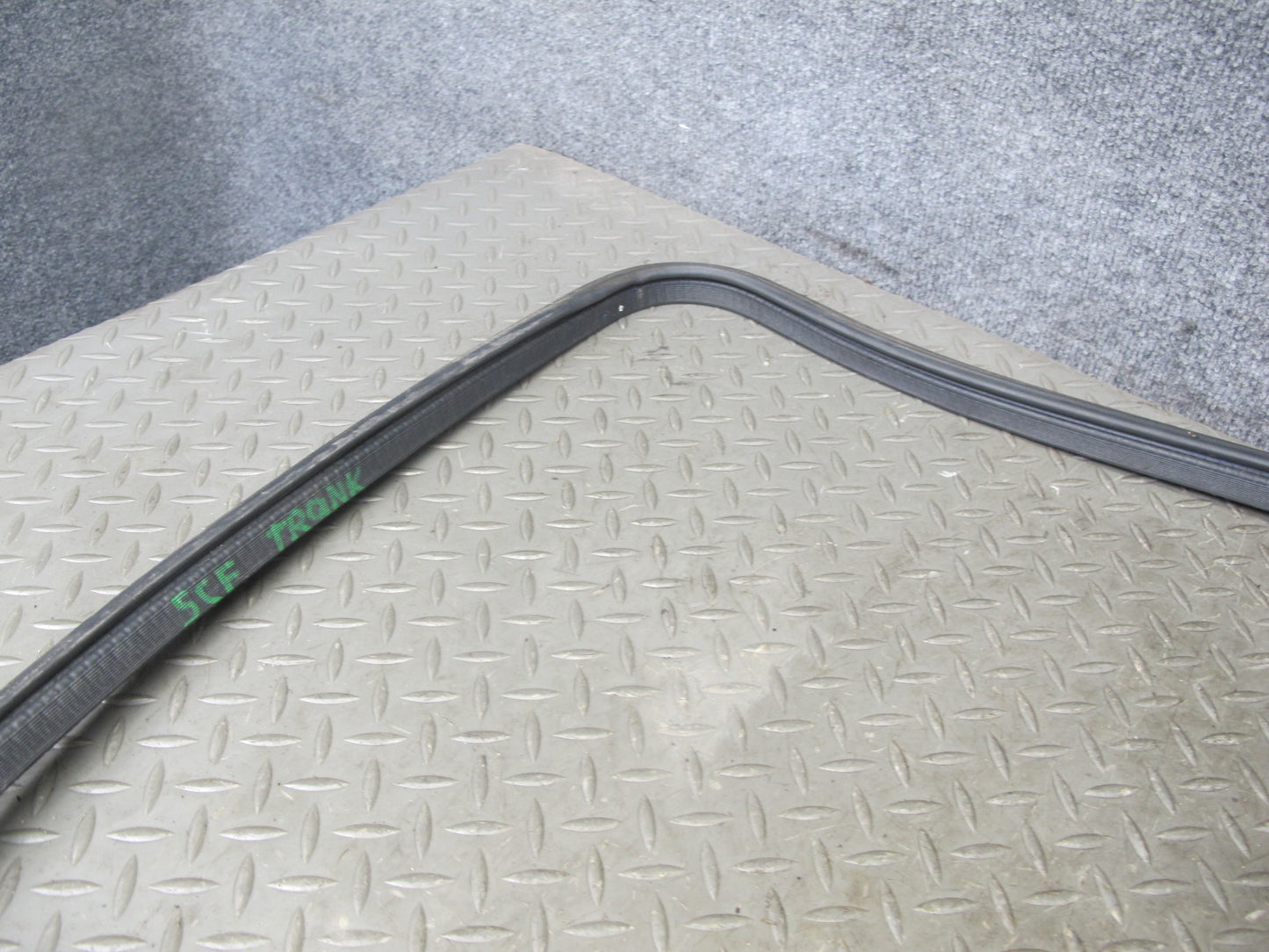 92-96 Lexus UZZ30L SC300 SC400 Rear Trunk Weatherstrip Rubber Seal Gasket OEM