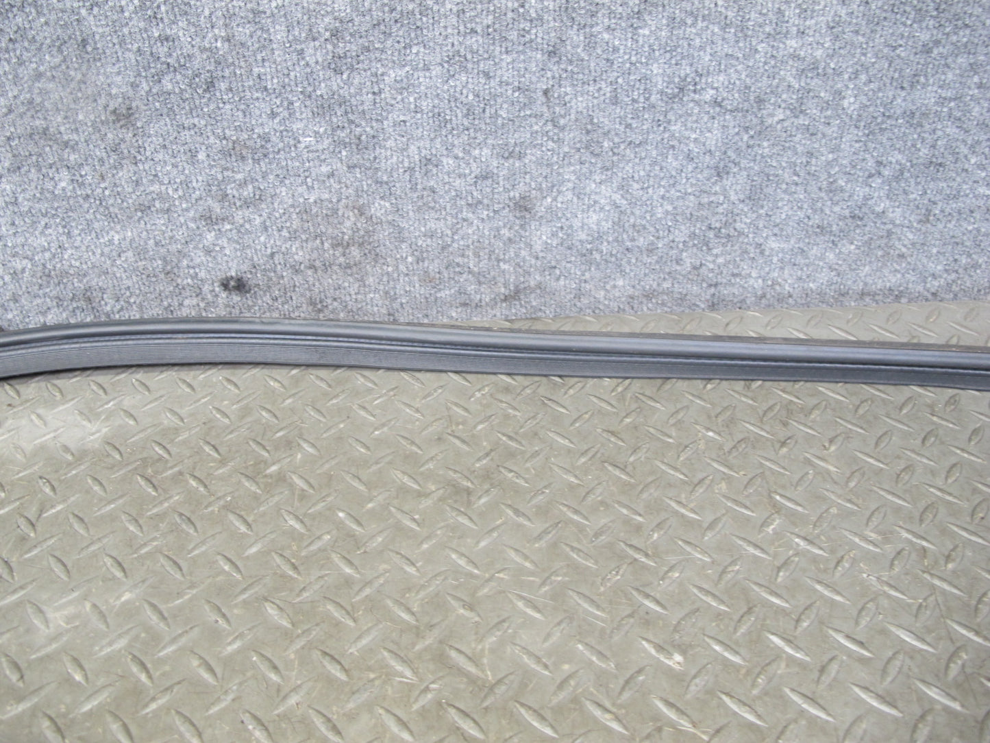 92-96 Lexus UZZ30L SC300 SC400 Rear Trunk Weatherstrip Rubber Seal Gasket OEM