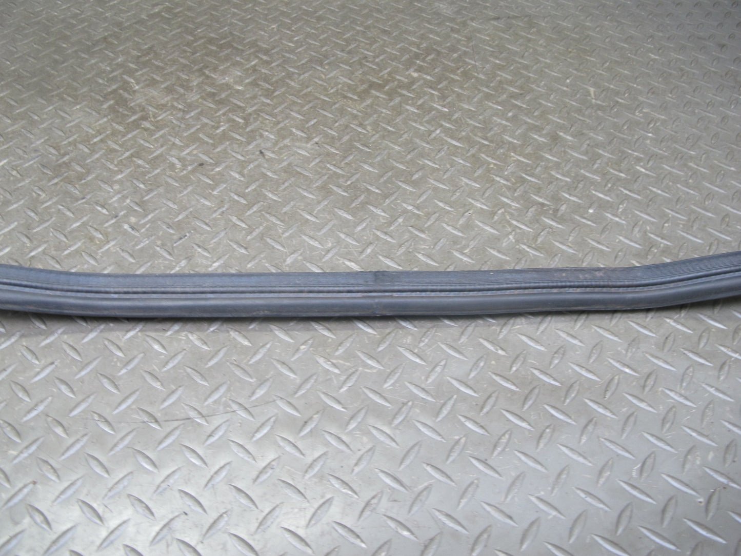 92-96 Lexus UZZ30L SC300 SC400 Rear Trunk Weatherstrip Rubber Seal Gasket OEM