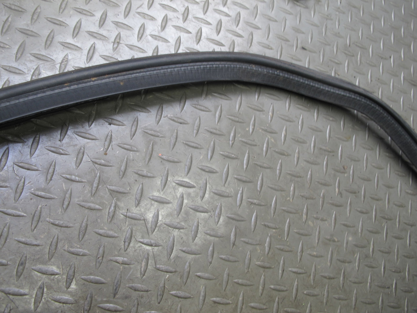 92-96 Lexus UZZ30L SC300 SC400 Rear Trunk Weatherstrip Rubber Seal Gasket OEM