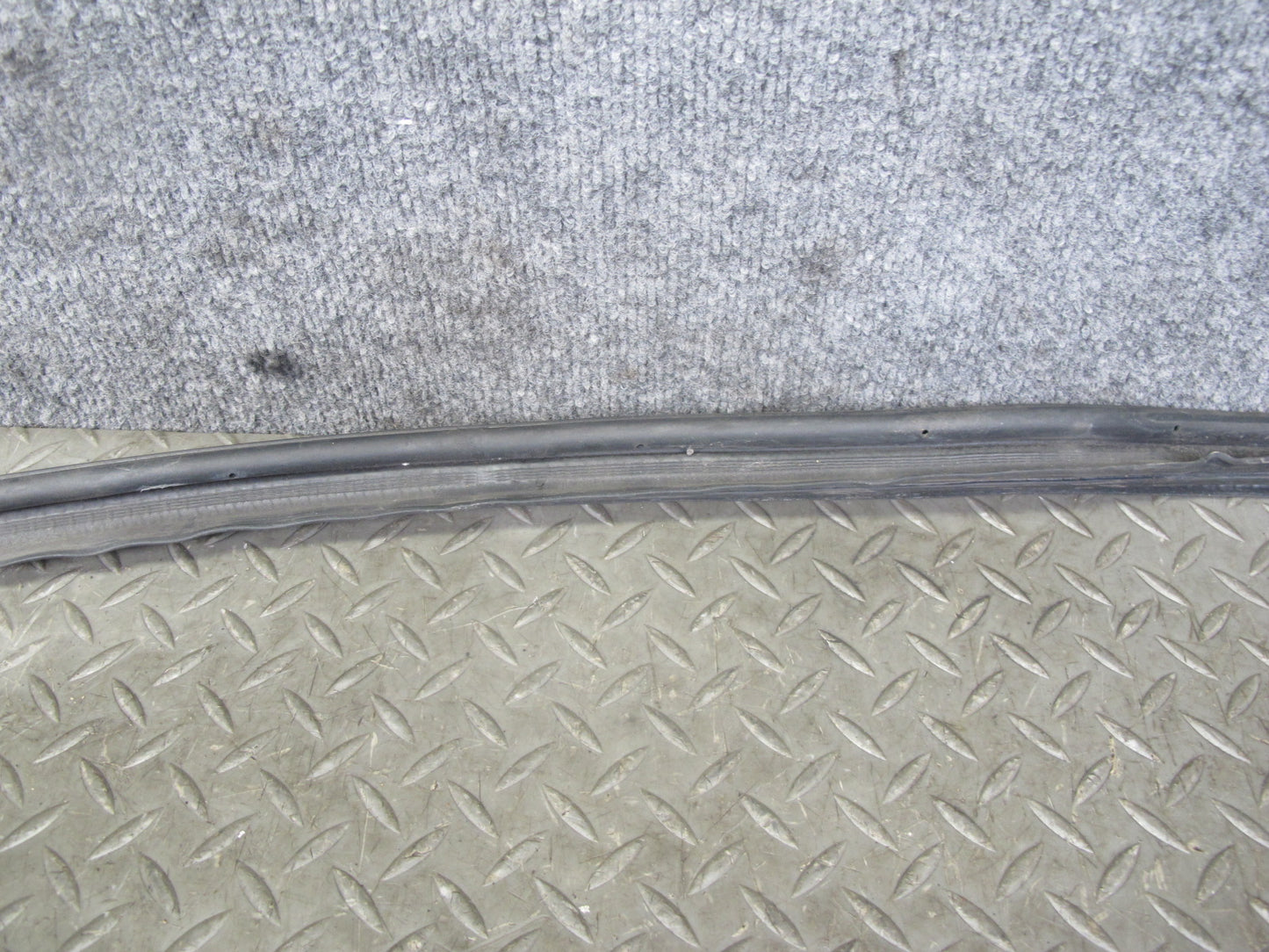 92-96 Lexus UZZ30L SC300 SC400 Rear Trunk Weatherstrip Rubber Seal Gasket OEM