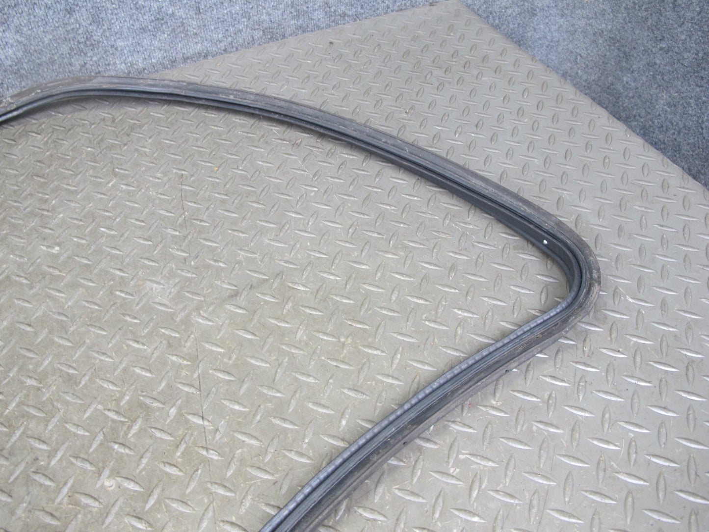 92-96 Lexus UZZ30L SC300 SC400 Rear Trunk Weatherstrip Rubber Seal Gasket OEM