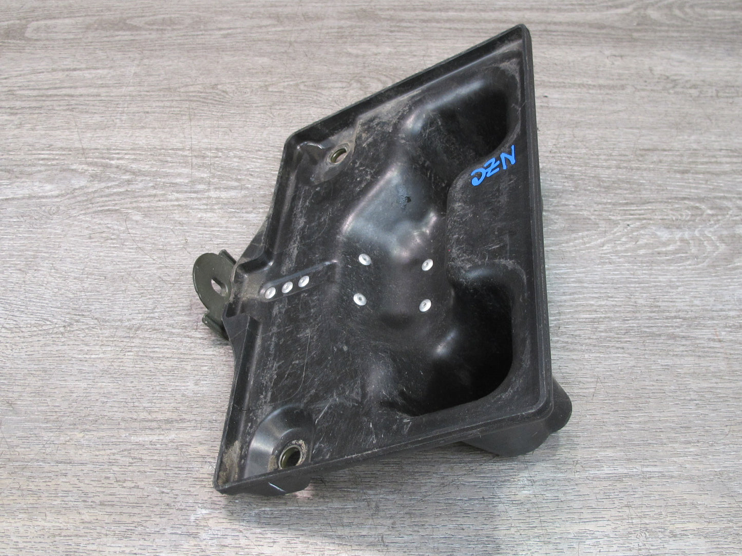 03-09 Nissan 350Z Z33 Battery Tray Mount Bracket Support OEM