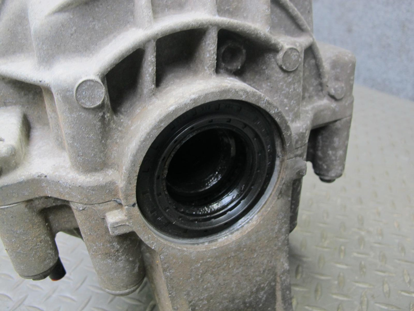 2008-2010 Porsche Cayenne 957 GTS Rear Differential Gear Carrier 4.1 Ratio Assy