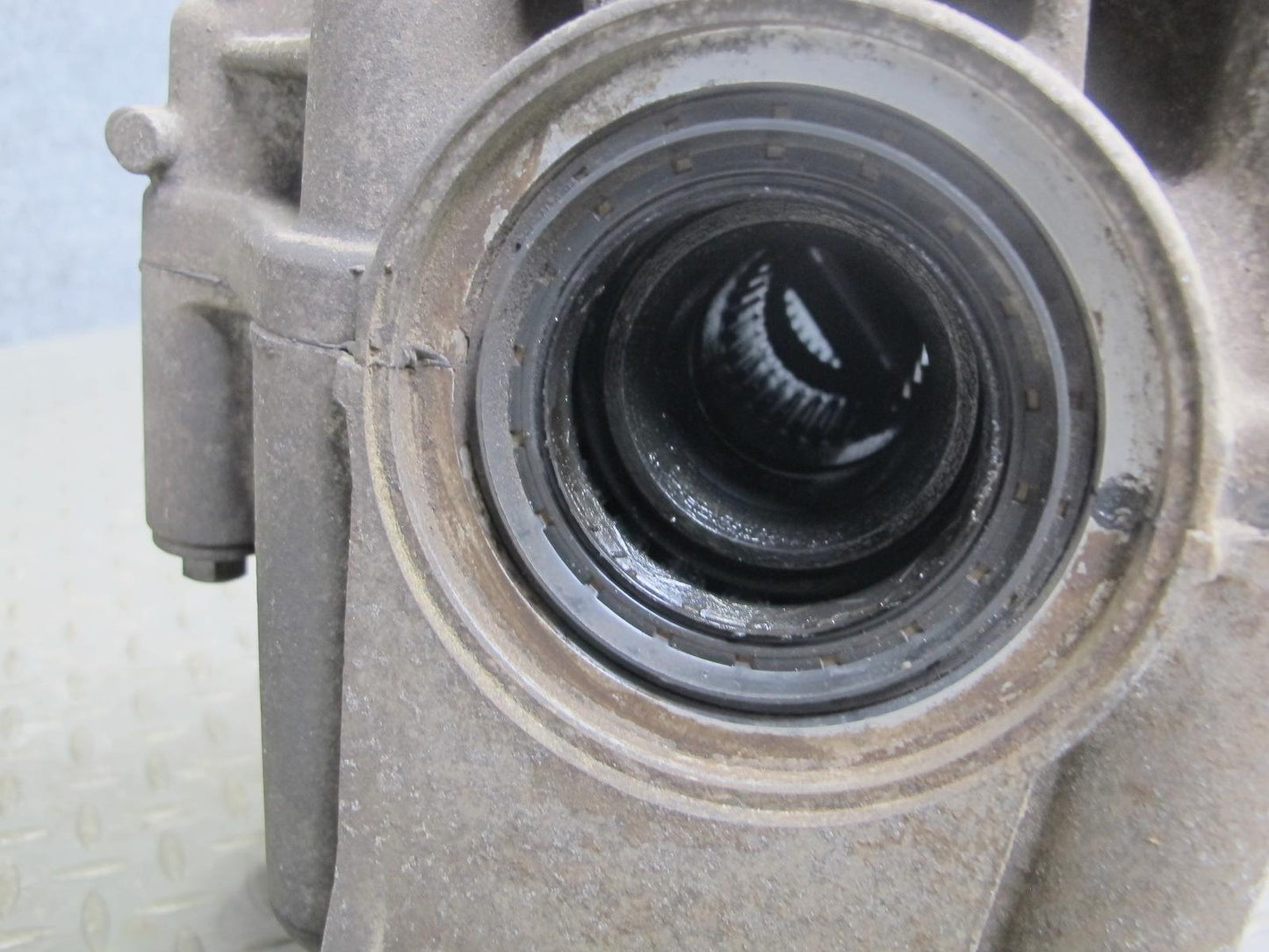 2008-2010 Porsche Cayenne 957 GTS Rear Differential Gear Carrier 4.1 Ratio Assy