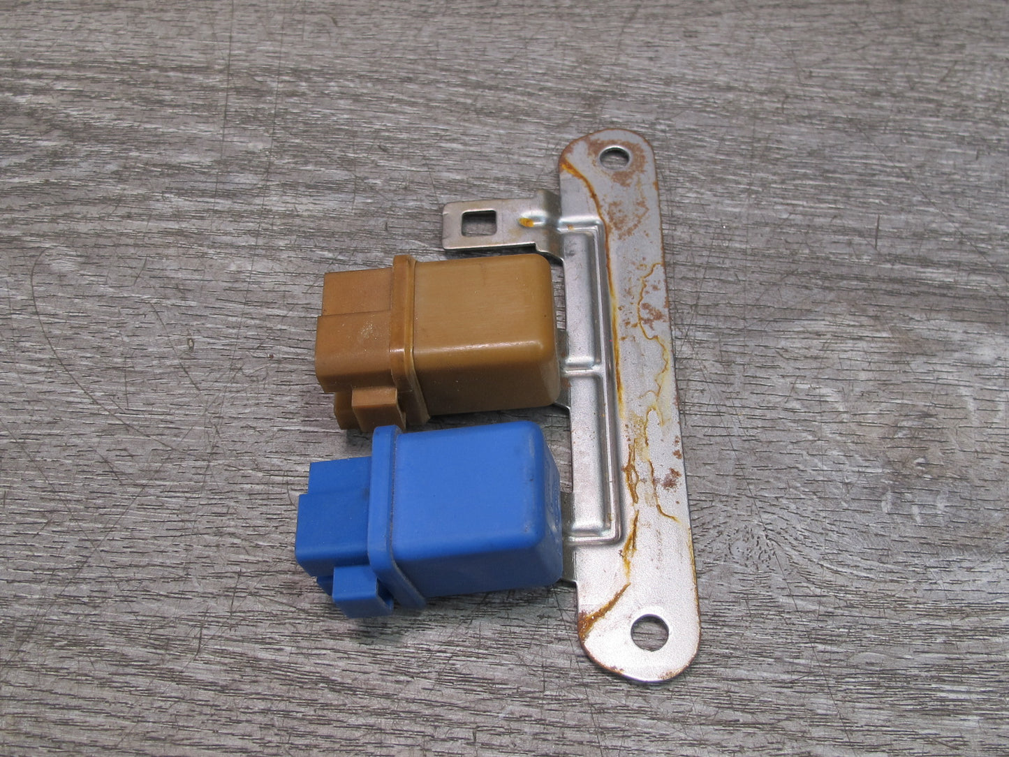 90-96 Nissan Z32 300ZX Set of 2 Relay w Mount Bracket Assembly OEM