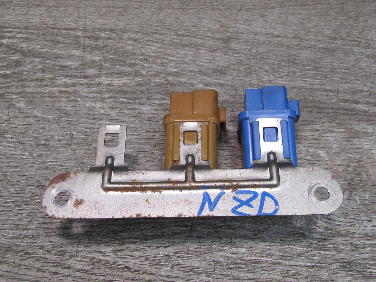 90-96 Nissan Z32 300ZX Set of 2 Relay w Mount Bracket Assembly OEM