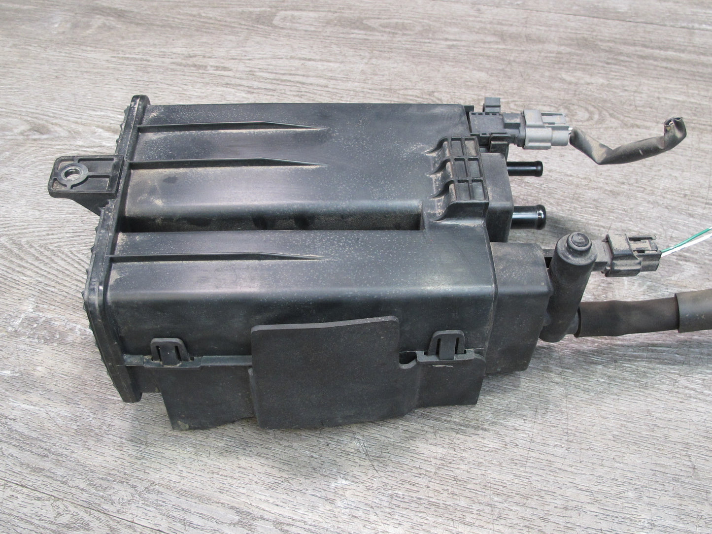 03-09 Nissan 350Z Z33 Fuel Evap Vapor Charcoal Canister OEM