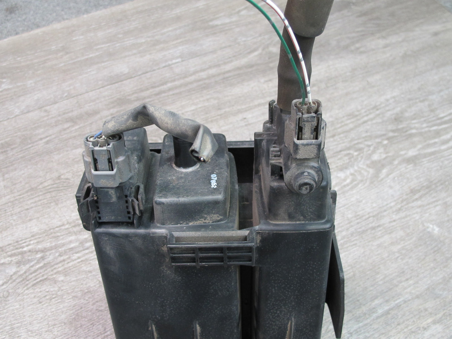 03-09 Nissan 350Z Z33 Fuel Evap Vapor Charcoal Canister OEM