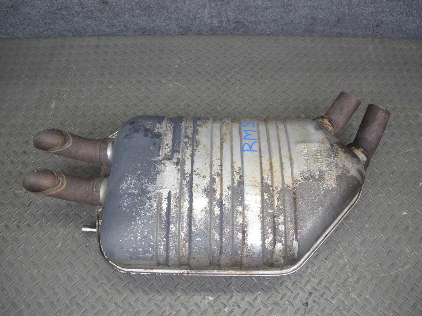 94-99 Mercedes W140 S500 Rear Exhaust Muffler 1404910801 OEM