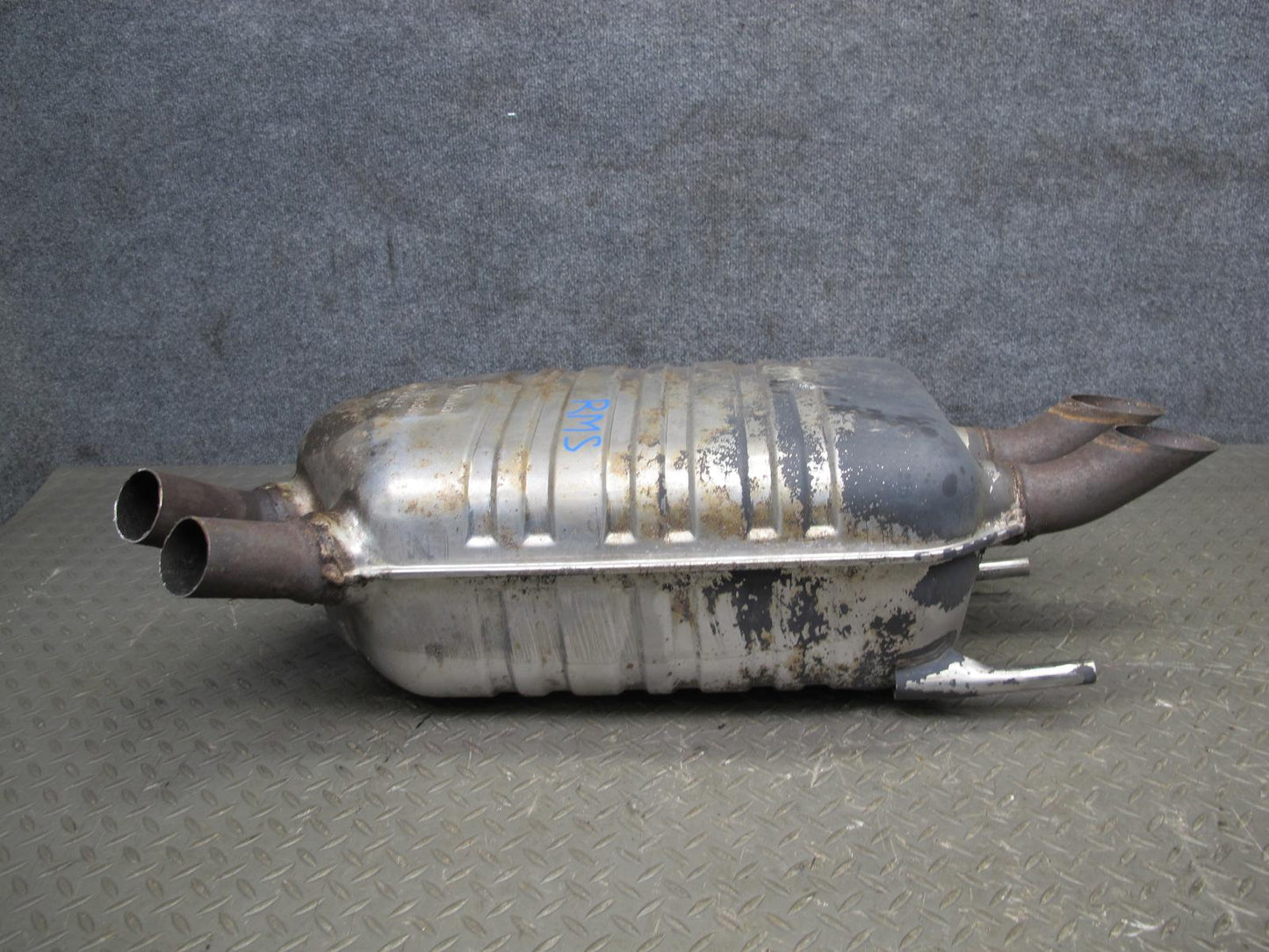 94-99 Mercedes W140 S500 Rear Exhaust Muffler 1404910801 OEM