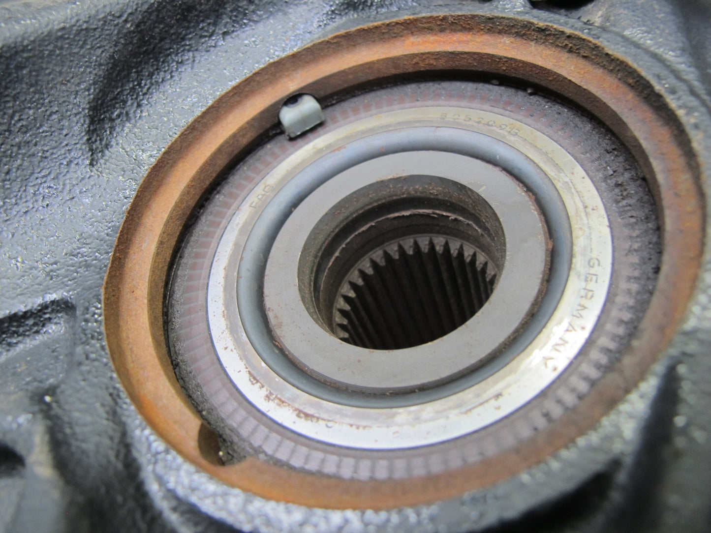 2003-2010 Porsche Cayenne 957 Rear Left Side Spindle Knuckle Wheel Hub Bearing