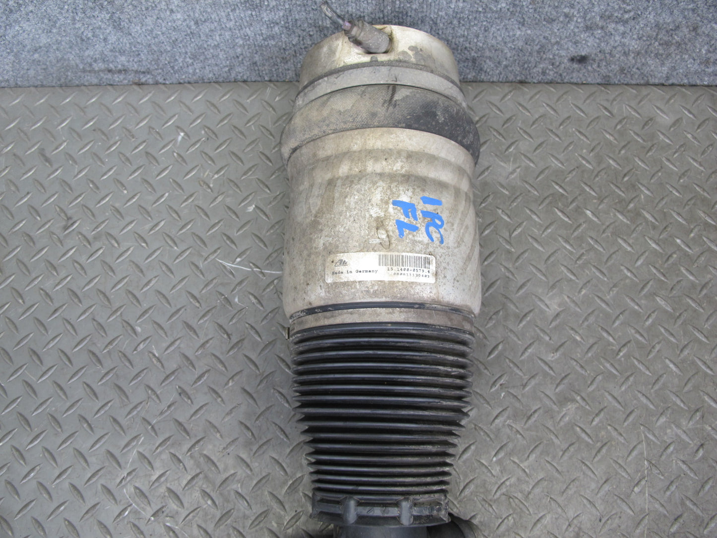 2008-2010 Porsche Cayenne 957 GTS Front Left Side Air Ride Shock Strut Absorber