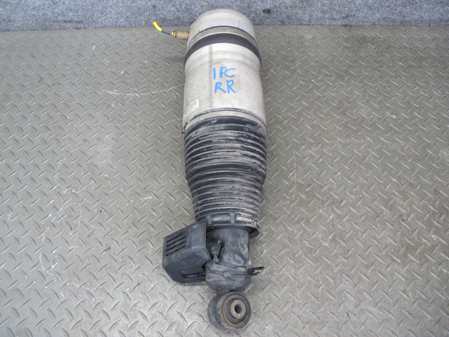 2008-2010 Porsche Cayenne 957 GTS Rear Right Side Air Ride Shock Strut Absorber