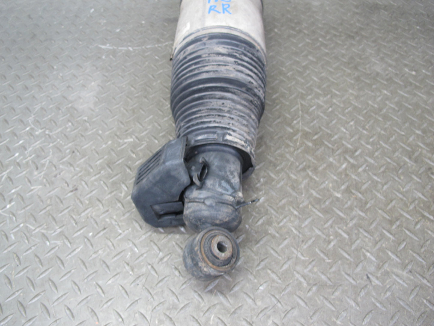 2008-2010 Porsche Cayenne 957 GTS Rear Right Side Air Ride Shock Strut Absorber