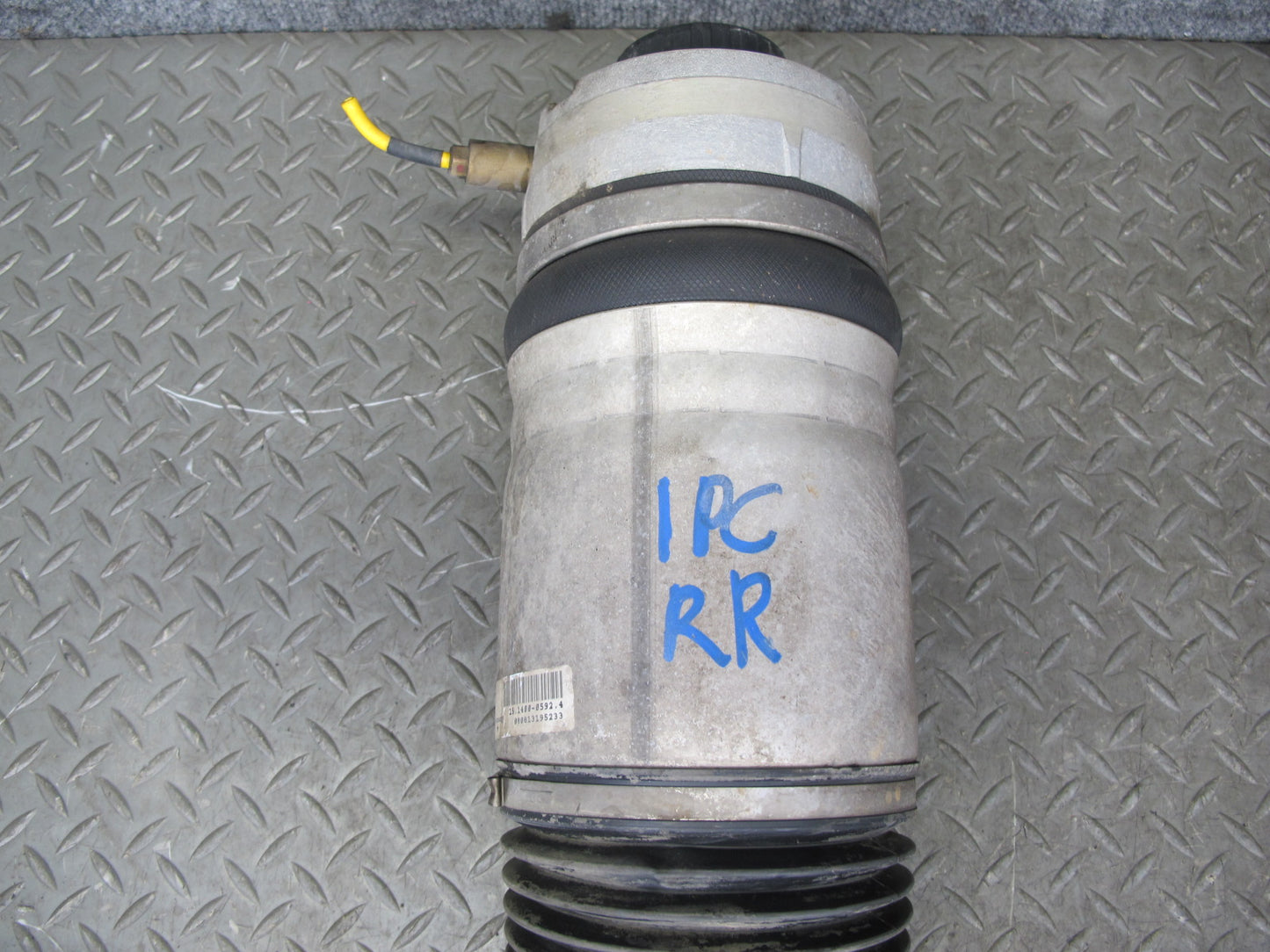 2008-2010 Porsche Cayenne 957 GTS Rear Right Side Air Ride Shock Strut Absorber