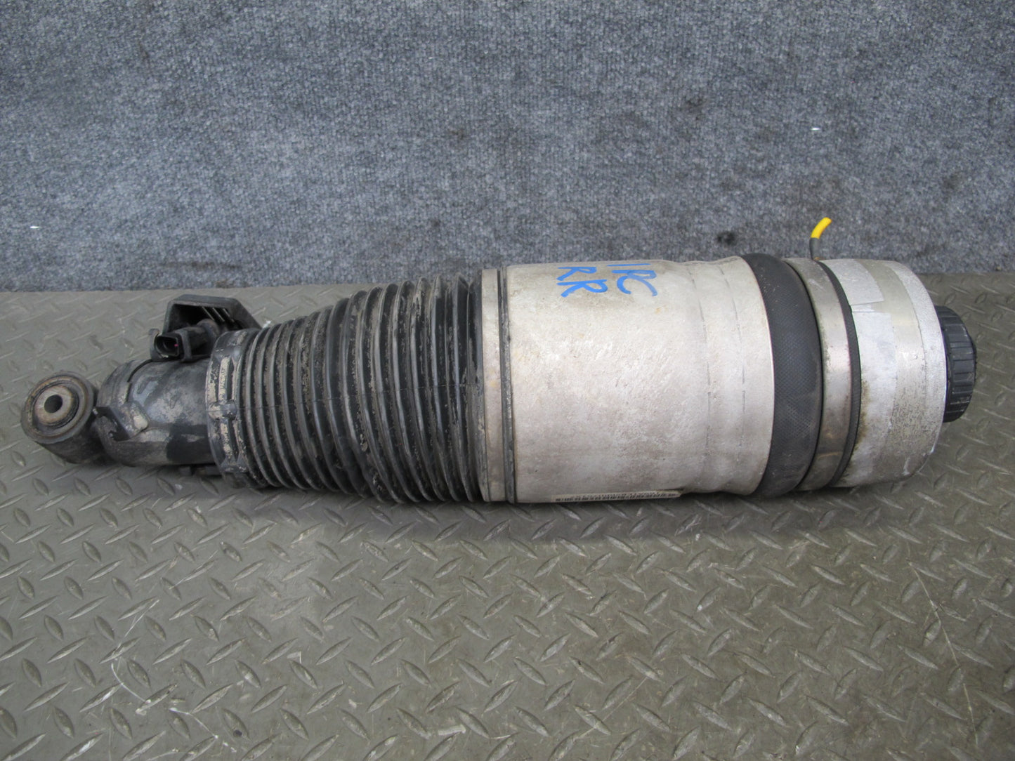 2008-2010 Porsche Cayenne 957 GTS Rear Right Side Air Ride Shock Strut Absorber