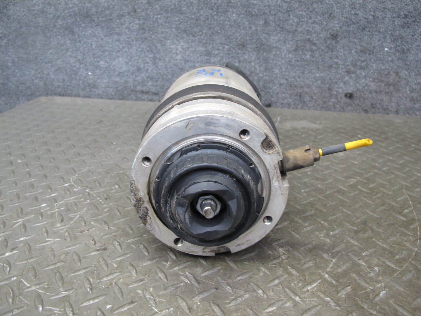 2008-2010 Porsche Cayenne 957 GTS Rear Right Side Air Ride Shock Strut Absorber