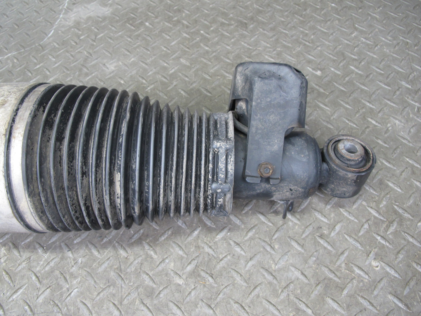 2008-2010 Porsche Cayenne 957 GTS Rear Right Side Air Ride Shock Strut Absorber