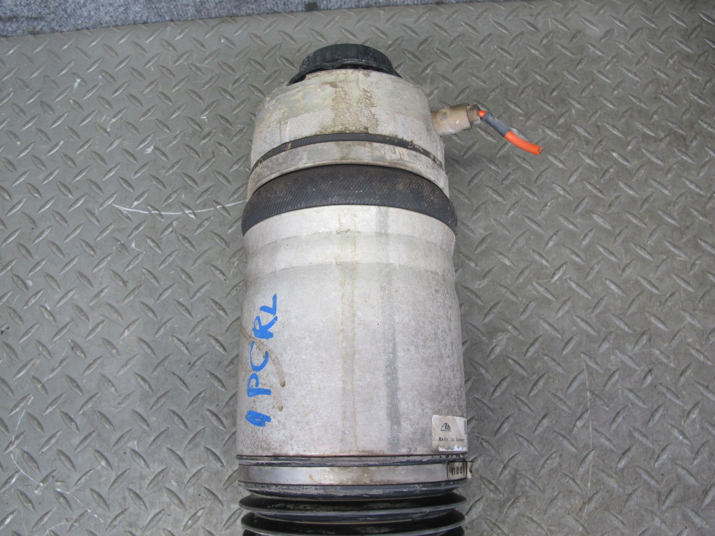 2008-2010 Porsche Cayenne 957 GTS Rear Left Side Air Ride Shock Strut Absorber
